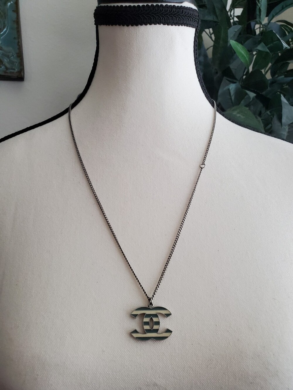 CHANEL Silver Interlocking Resin CC Pendant Necklace